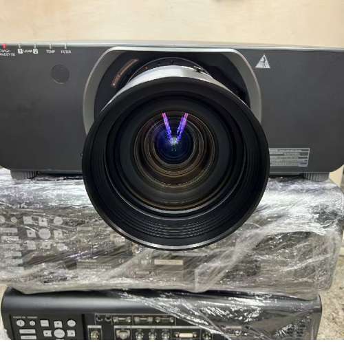 Panasonic 樂聲 3-Chip DLP 投影機 PT-DZ10K 商用投影機
