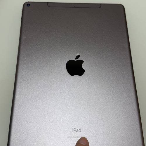 iPad Air 3 10.5&rdquo; 64gb cellular /WiFi + Logitech Combo Touch Keyboard Case