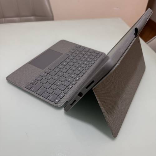 iPad Air 3 10.5&rdquo; 64gb cellular /WiFi + Logitech Combo Touch Keyboard Case