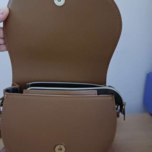 啡色斜孭手袋 Crossbody handbag