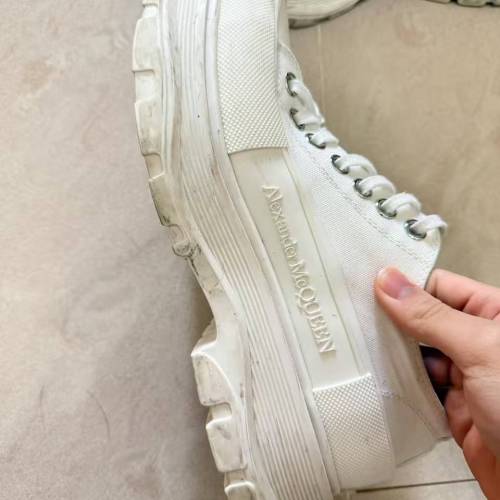 Alexander McQueen 厚底帆布鞋，白色