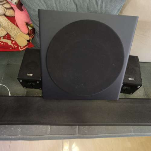 HW-Q90R 是 Samsung 最新的旗艦 Soundbar，支援杜比全景