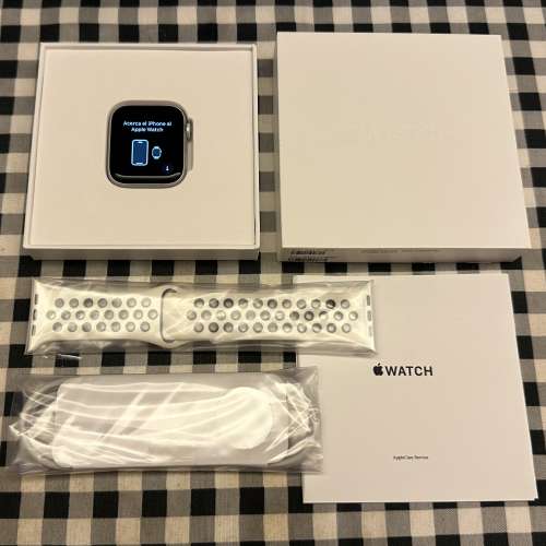 Apple Watch Series 5 44mm 銀色 行貨 99%新 非常少用和新淨 操作和功能全正常 全套...
