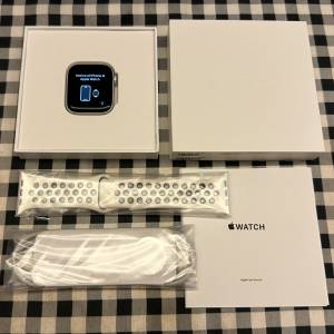 Apple Watch Series 5 44mm 銀色 行貨 99%新 非常少用和新淨 操作和功能全正常 全套...