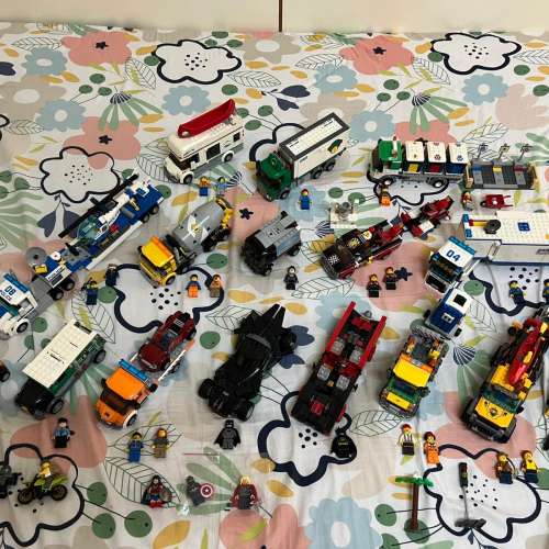 物超所值 Lego 大量不同款式車、以及原有超多人仔 ，雷神、美國隊長等等