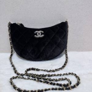 Chanel 黑金水鑽絲絨半月型手袋
