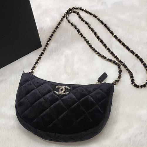 Chanel 黑金水鑽絲絨半月型手袋