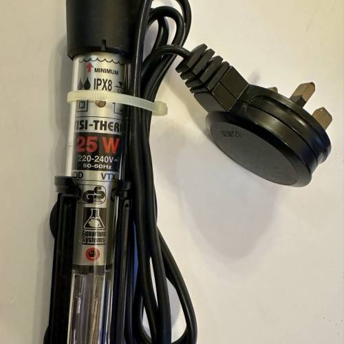 Aqua Gem LED 潛水燈、ViaAqua 水泵、Visi-Therm 加熱棒