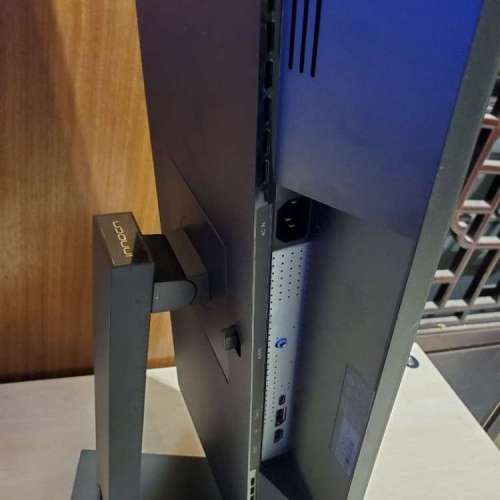 INNOCN 29" LCD Screen Model 29C1F , 連原裝旋律升降架 (連所有配件）