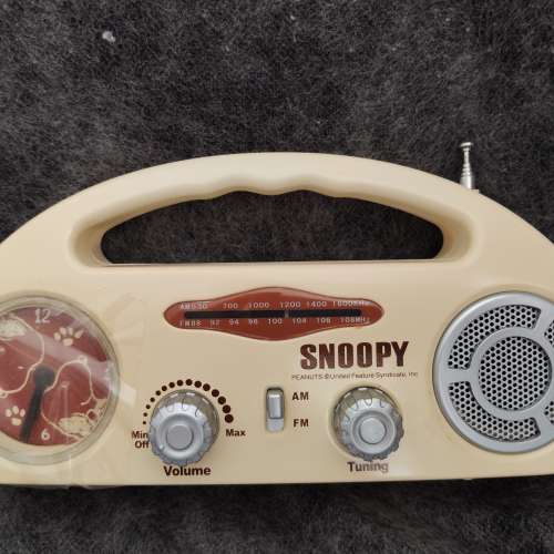 Snoopy AMFM Radio Alarm Clock 收音機 時鐘 閙䭚