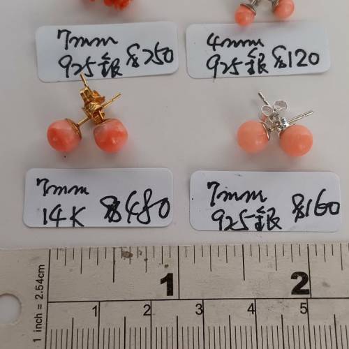 天然珊瑚 耳環鑲嵌k金或925銀， 每對價錢如照片， 兩對起 八折。no.20.5.26