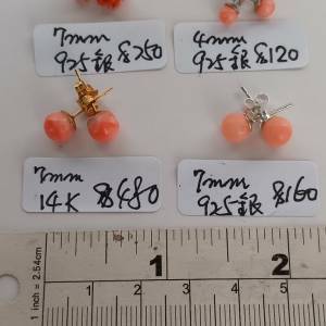 天然珊瑚 耳環鑲嵌k金或925銀， 每對價錢如照片， 兩對起 八折。no.20.5.26