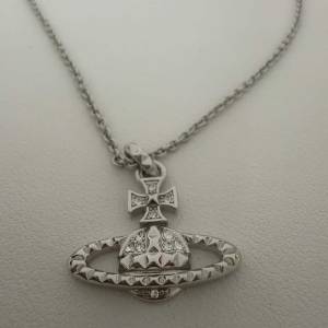 Vivienne Westwood Mayfair Necklace 卯釘水晶土星項鍊