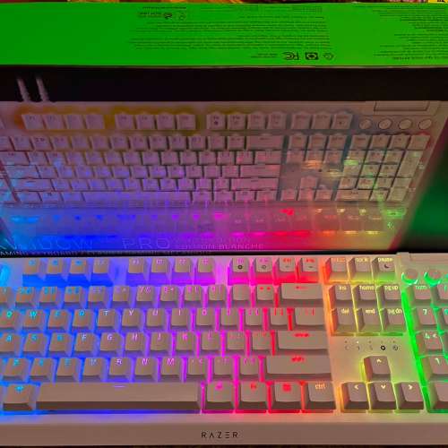 Razer BlackWidow V4 Pro 白色 100% 機械鍵盤