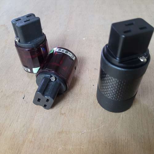 Oyaide & T-ADLER KABELSYSTEME 20A 尾插