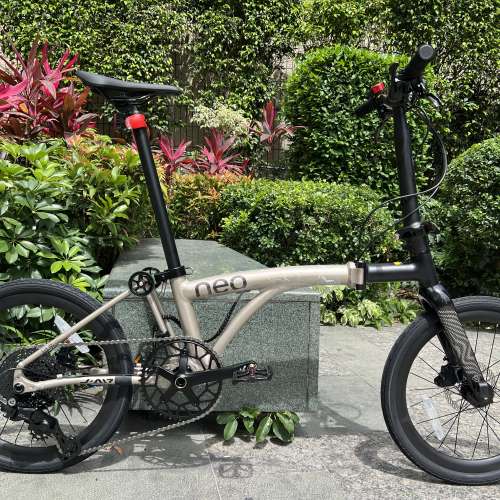 鈦黑色 40T 飛輪 2026 JAVA NEO 9速 油剎桶軸 碳叉 20吋406 鋁合金折叠車 （三折叠...