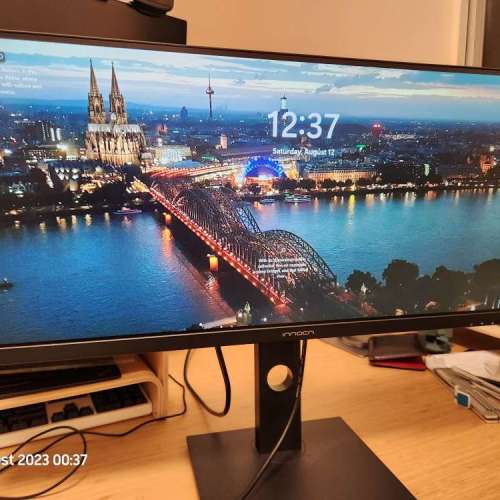 INNOCN 29" LCD Screen Model 29C1F , 連原裝旋律升降架 (連所有配件）