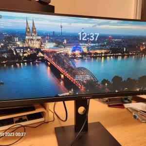 INNOCN 29" LCD Screen Model 29C1F , 連原裝旋律升降架 (連所有配件）