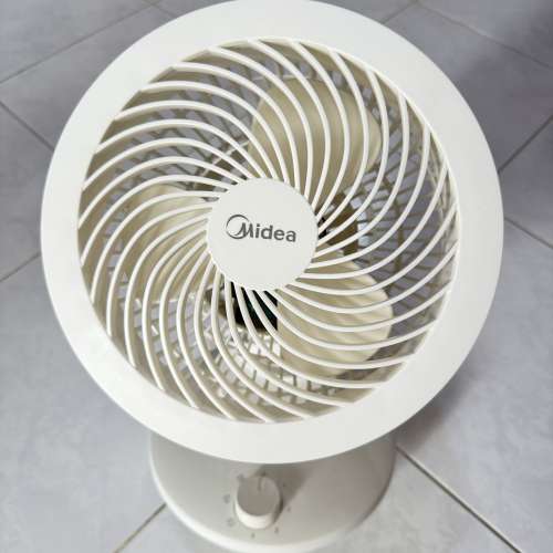 9吋美的空氣循環風扇 Midea&reg; GAD18MA