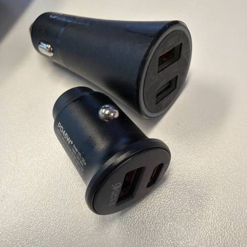 ugreen 車載雙擴充快速充電器