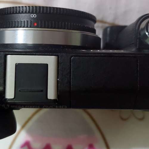 Sony Alpha NEX-6 APS-C body + 7Artisans UFO 18mm F6.3 II cap lens