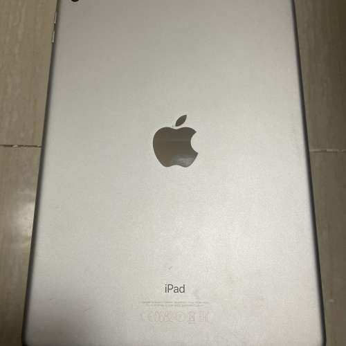 即日交收$320 - Apple iPad 5 代 128gb （已爆玻璃）