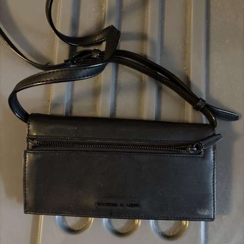 Charles & Keith 黑色斜挎包