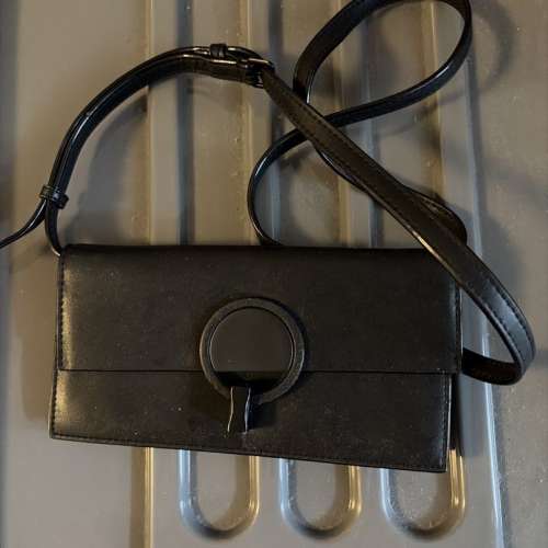 Charles & Keith 黑色斜挎包