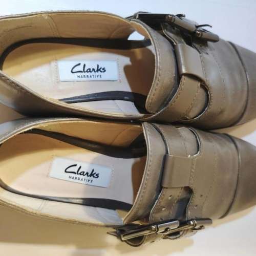 Clarks 暗綠色1吋高女裝皮鞋