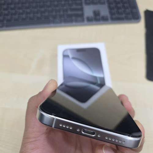 iPhone 16 Pro Max 1TB 銀色