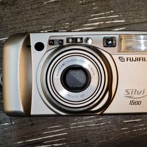 Fujifilm silvi 1600 富士 silvi 1600 菲林機 功能正常 送電試機 請看實物圖