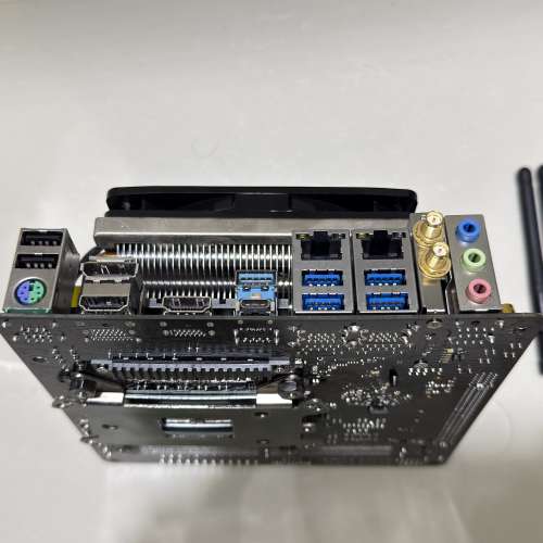 Asrock Z390M-ITX/ac + Intel i7 9700K