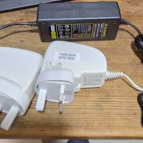 NETGEAR Orbi RBR350 X 1，而 RBS350 X 2  共三隻MESH WIFI 6 ROUTER