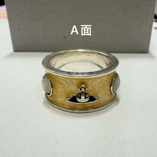 Vivienne Westwood 舊版米白色國王戒指