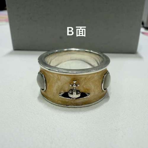 Vivienne Westwood 舊版米白色國王戒指