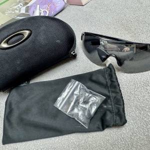 Oakley 運動太陽眼鏡
