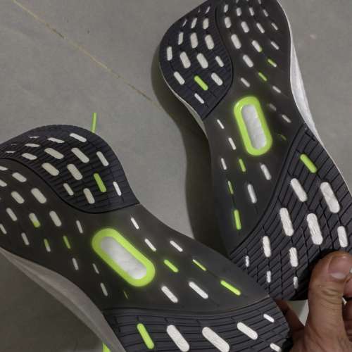 全新 Adidas Ultraboost 5 螢光綠色運動鞋 nike