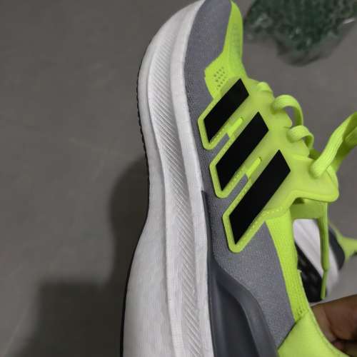 全新 Adidas Ultraboost 5 螢光綠色運動鞋 nike