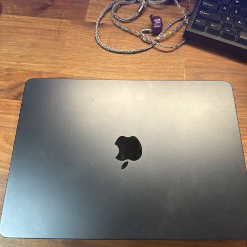 Macbook air 13 inch m3 10 gpu cores 24gb ram 1tb