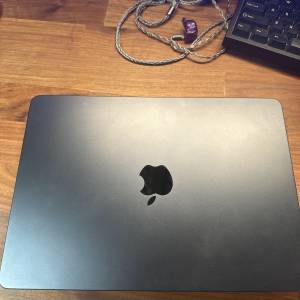 Macbook air 13 inch m3 10 gpu cores 24gb ram 1tb