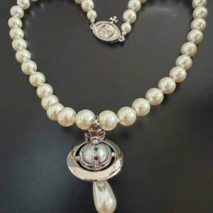 Vivienne Westwood 經典水滴珍珠銀色項鏈