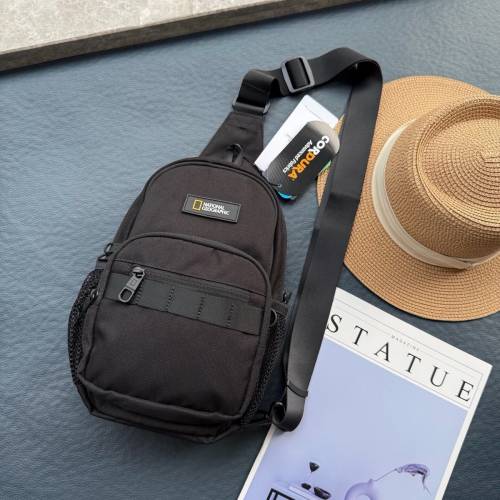 全新韓國NATIONAL geographic 胸包NATIONAL geographic bag NATIONAL geographic 袋