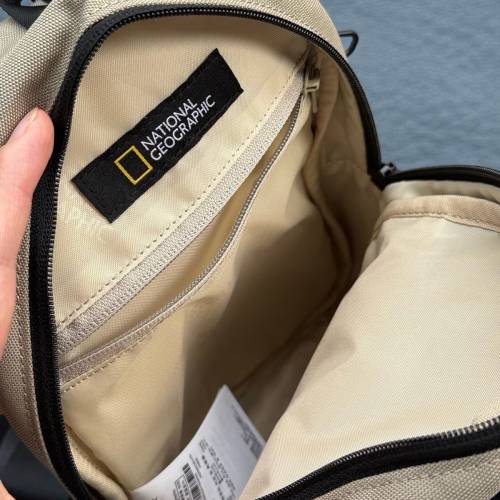 全新韓國NATIONAL geographic 胸包NATIONAL geographic bag NATIONAL geographic 袋
