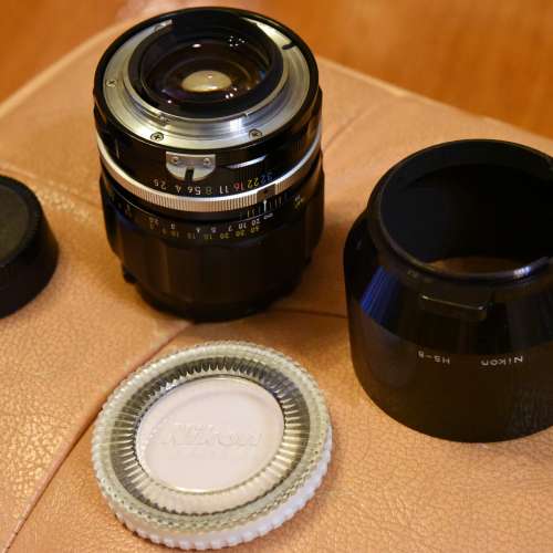 Nikon銘鏡: Nikkor-P.C 105mm新淨手動鏡、原廠遮光罩HS-8及皮鏡筒