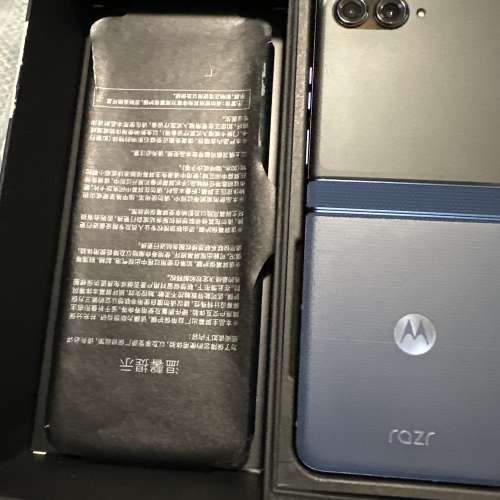 細摺 not Oppo Samsung Moto Razr 60 8-256 藍色 國行 99成新