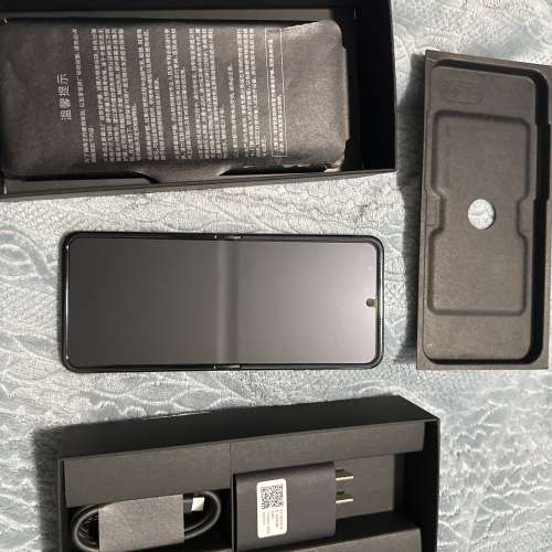 細摺 not Oppo Samsung Moto Razr 60 8-256 藍色 國行 99成新