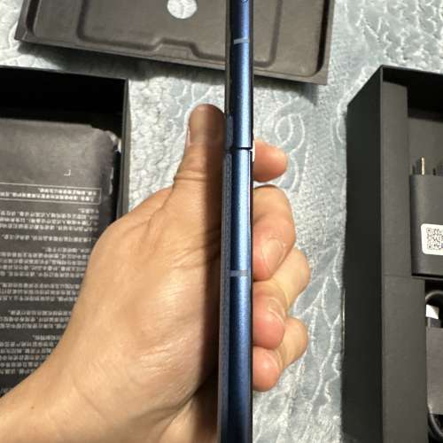 細摺 not Oppo Samsung Moto Razr 60 8-256 藍色 國行 99成新