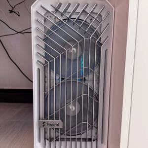 fractal-design Torrent Compact 白色RGB版機箱