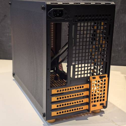 喬思伯 Z20 橙黑色機箱