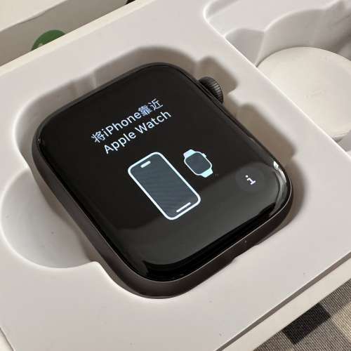Apple Watch Series 5 44mm 太空灰色 行貨 95%新 非常少用和新淨 只是機身有輕微使...